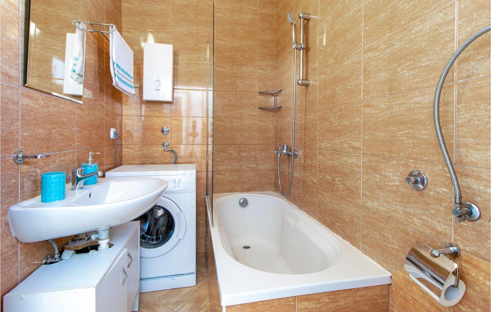 Stunning Apartment In Dramalj With House Sea View Exterior photo